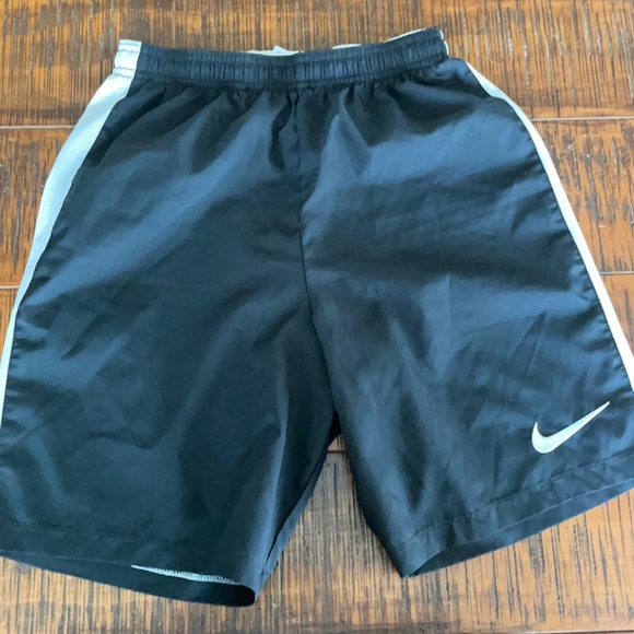 Nike DriFit Shorts Boys size 9/10 - Picture 1 of 2